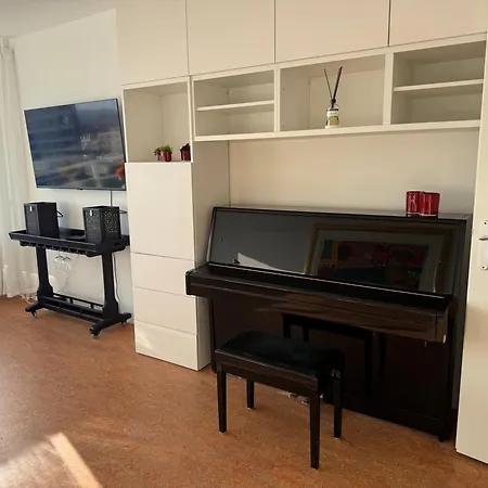 Piano Apartment *